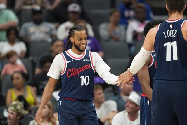  绝境中的变阵博弈：一场20记三分雨背后的战术进化论 体育新闻