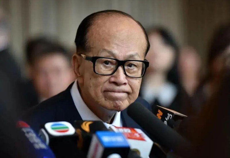  当97岁的李嘉诚和95岁的巴菲特同时选择离场：顶级投资人的直觉在告诉我们什么 股票财经