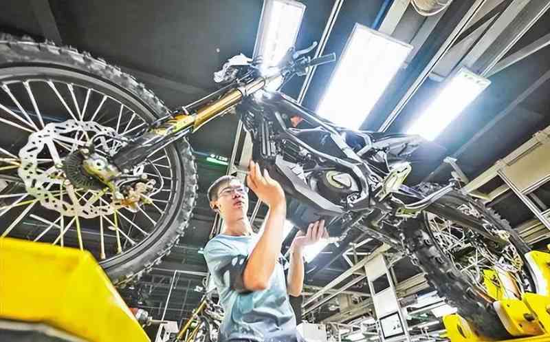  三缸极速·技术破壁：WSBK冠军背后的中国机车工业逆袭 体育新闻