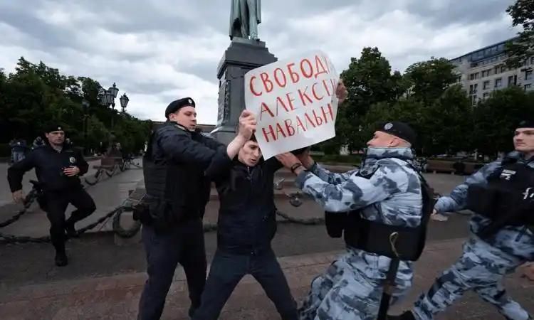  【地缘战略·深度复盘】俄乌冲突四周年：台海统一前必须跨越的三道治理关卡 新闻