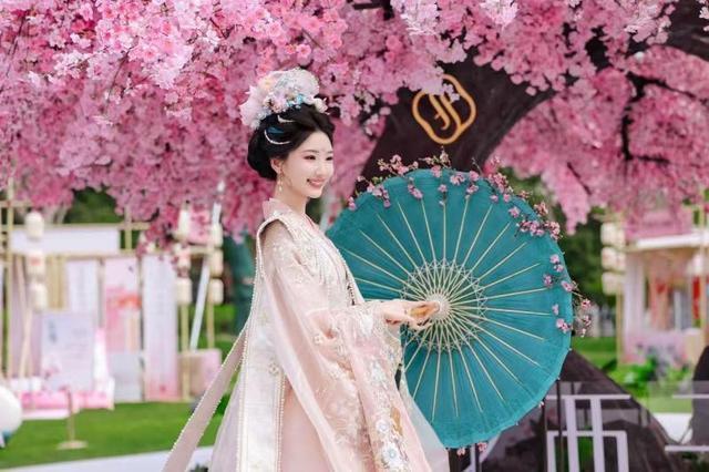  花西子深耕花朝节：东方美学IP的文旅融合方法论 企业服务