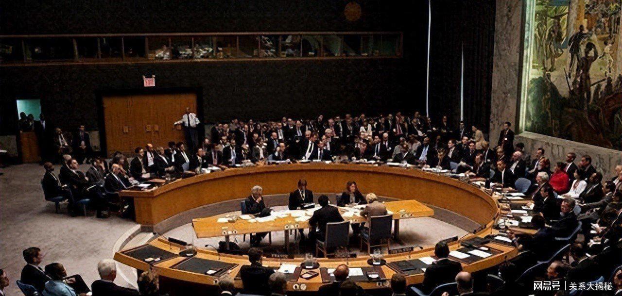  否决票背后的战略逻辑：霍尔木兹危机中的三次关键博弈 新闻