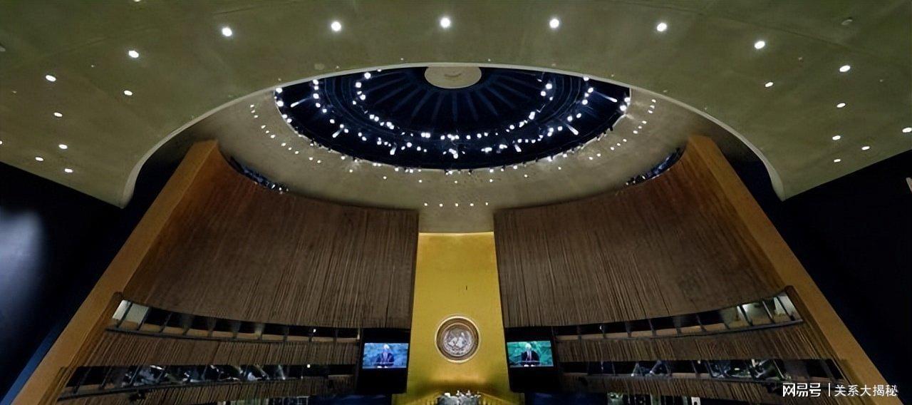  否决票背后的战略逻辑：霍尔木兹危机中的三次关键博弈 新闻