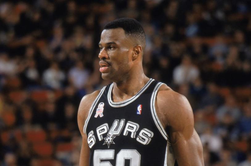  禁区铁闸：NBA历史防守中锋的技术代际革命与战术价值 体育新闻