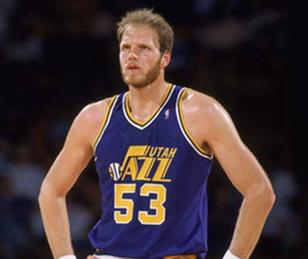  禁区铁闸：NBA历史防守中锋的技术代际革命与战术价值 体育新闻