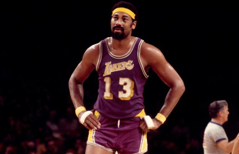  禁区铁闸：NBA历史防守中锋的技术代际革命与战术价值 体育新闻