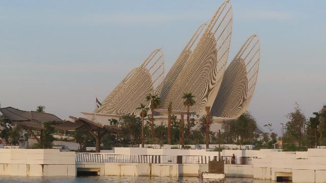  极端气候下的旅游突围：阿布扎比室内经济战略深度剖析 文化旅游